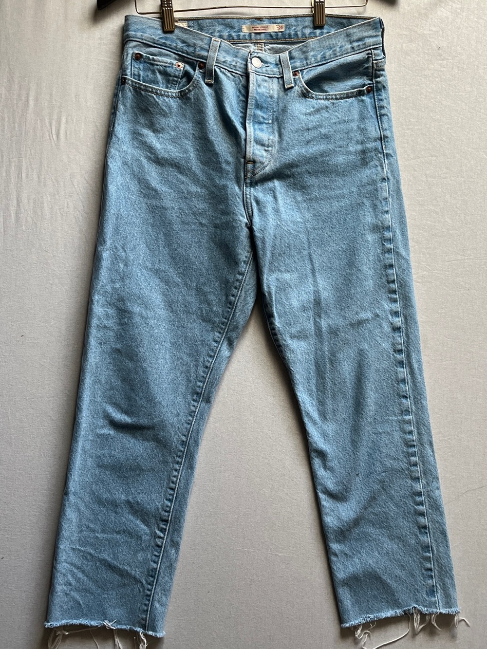 Levi's Wedgie Straight Button-fly raw hem Jeans - Size 29
